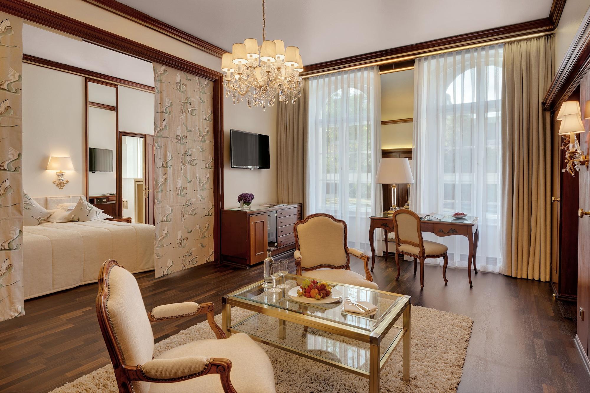 โรงแรมยูโรไพเชอร์ โฮฟ ไฮเดิลแบร์ค ไฮเดลเบิร์ก ภายนอก รูปภาพ Suite at the Hotel