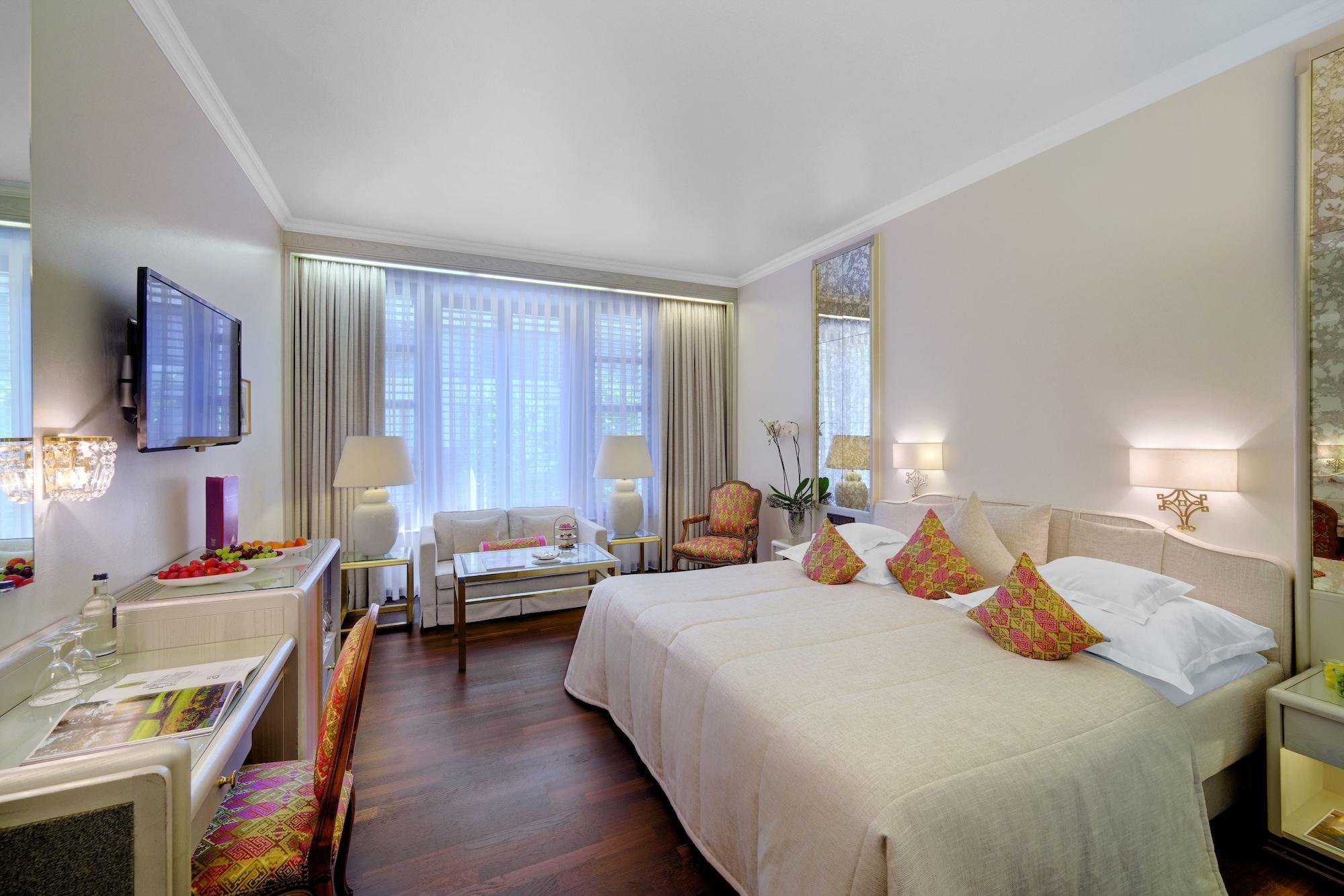 โรงแรมยูโรไพเชอร์ โฮฟ ไฮเดิลแบร์ค ไฮเดลเบิร์ก ภายนอก รูปภาพ A room at the Hotel de Saxe