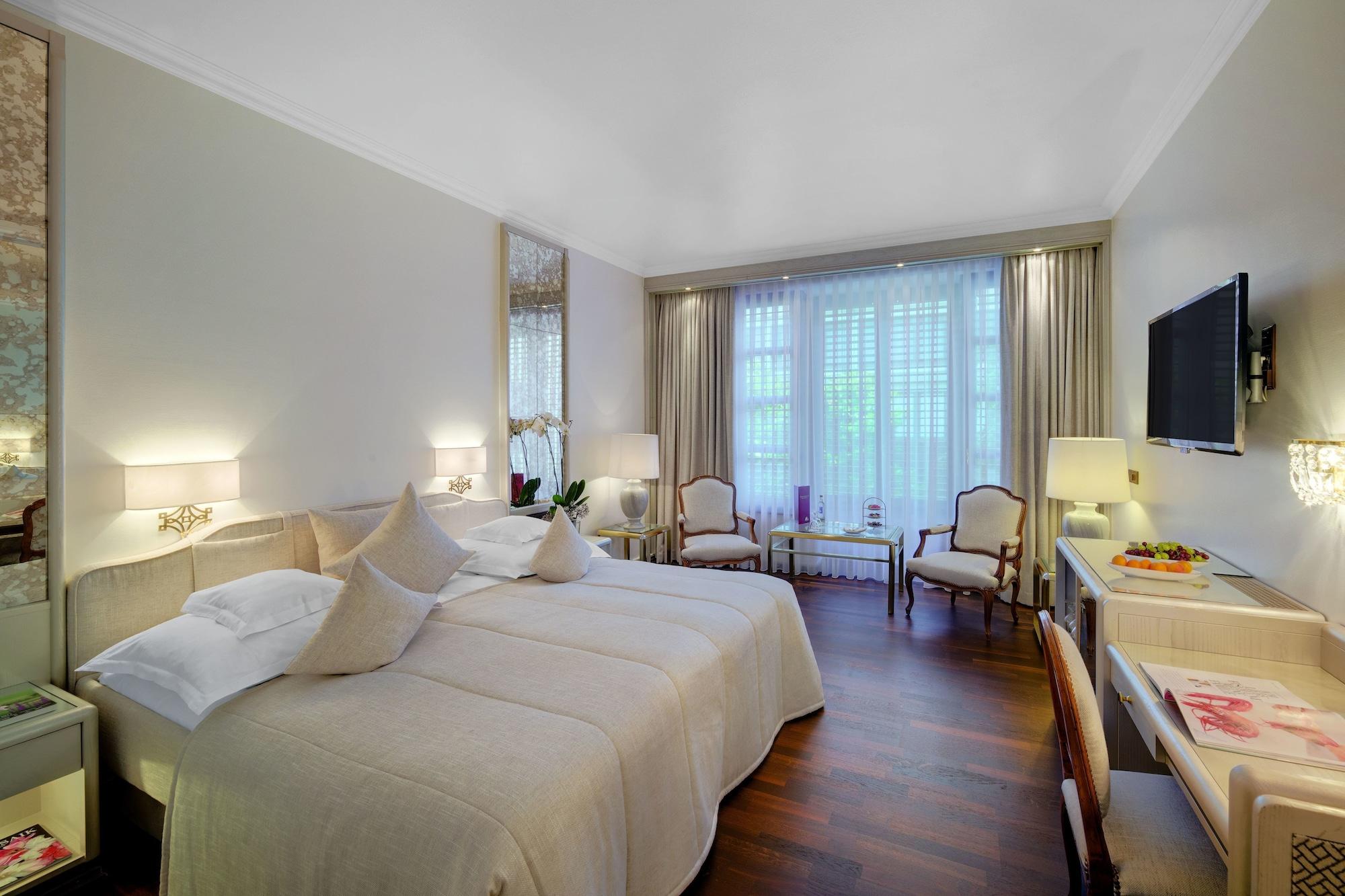 โรงแรมยูโรไพเชอร์ โฮฟ ไฮเดิลแบร์ค ไฮเดลเบิร์ก ภายนอก รูปภาพ A room at the Hotel de France