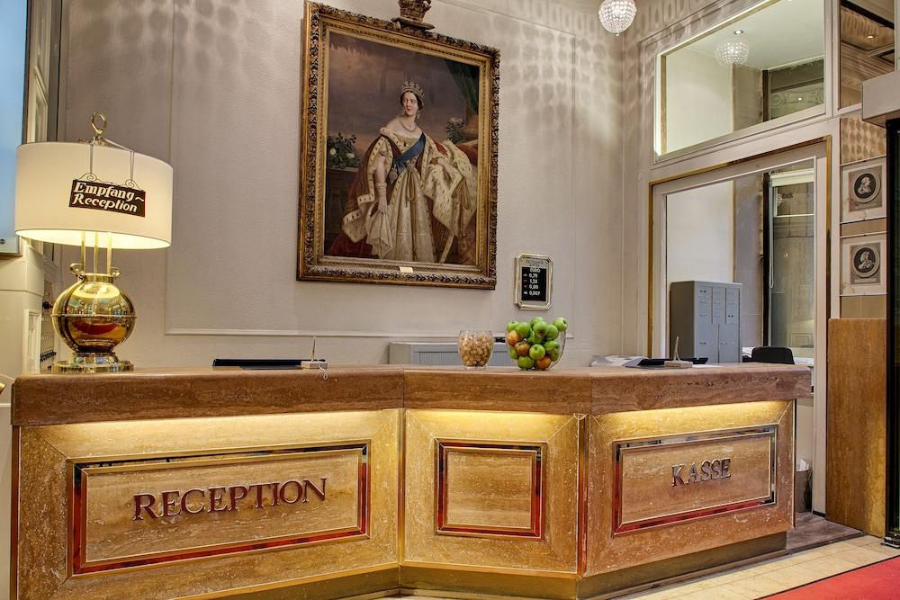 โรงแรมยูโรไพเชอร์ โฮฟ ไฮเดิลแบร์ค ไฮเดลเบิร์ก ภายนอก รูปภาพ Reception desk at the hotel