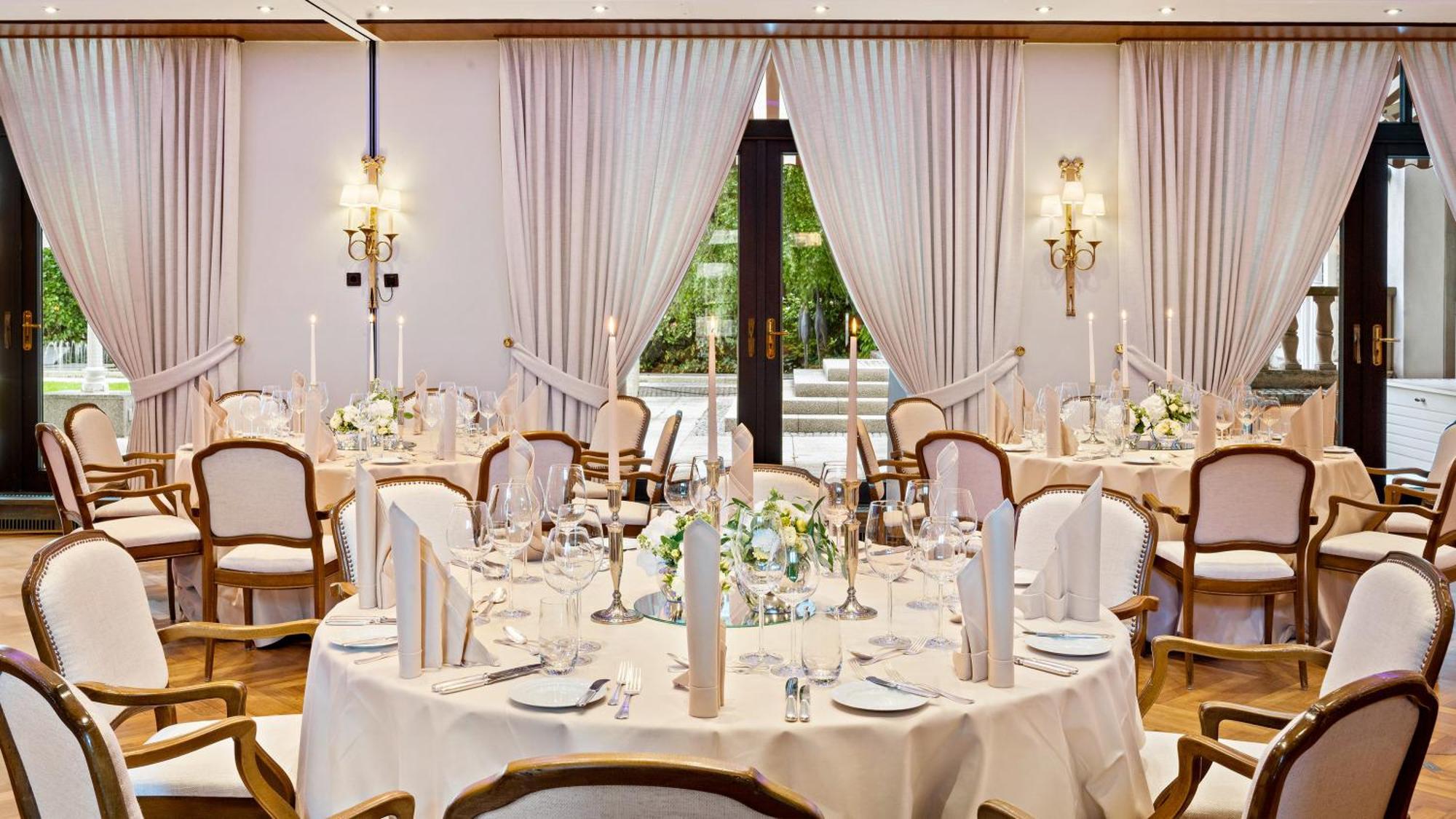 โรงแรมยูโรไพเชอร์ โฮฟ ไฮเดิลแบร์ค ไฮเดลเบิร์ก ภายนอก รูปภาพ The ballroom at the Mandarin Oriental, Munich