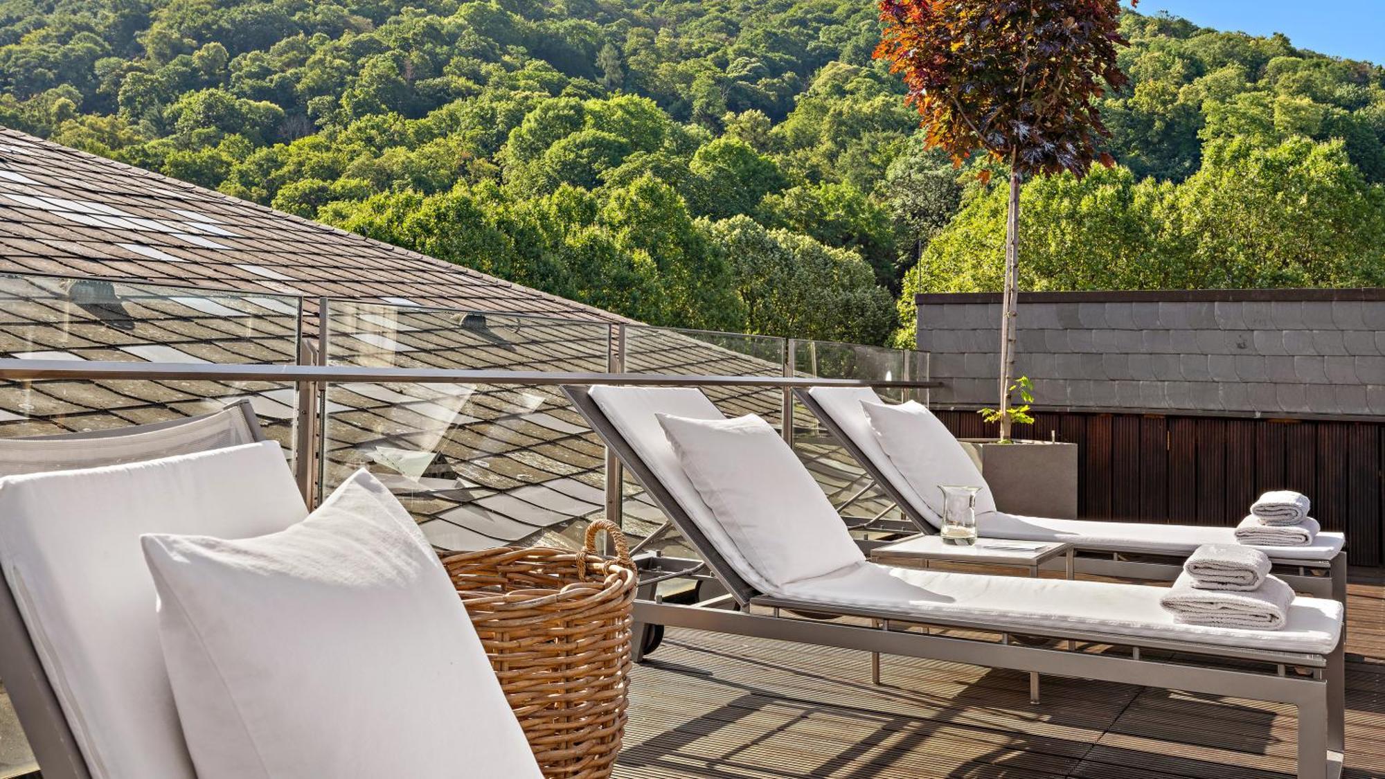 โรงแรมยูโรไพเชอร์ โฮฟ ไฮเดิลแบร์ค ไฮเดลเบิร์ก ภายนอก รูปภาพ Rooftop pool at the Hotel